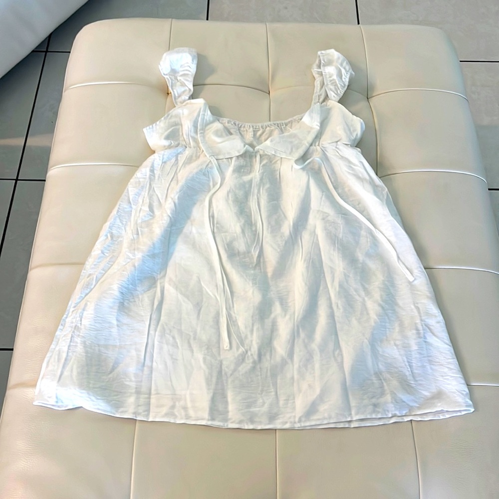 Never worn flowyyy white dress
